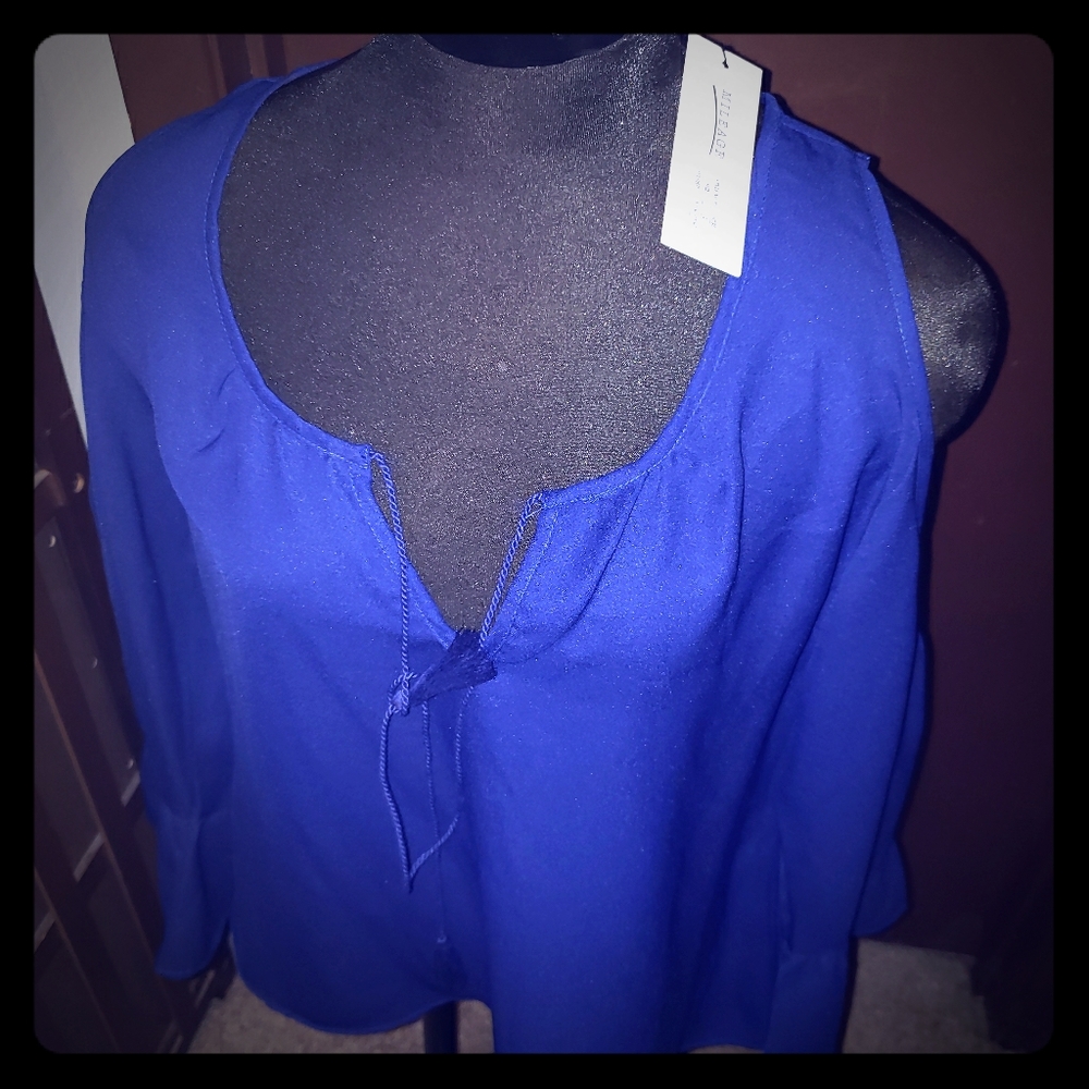 NWT Mileage Cold Shoulder